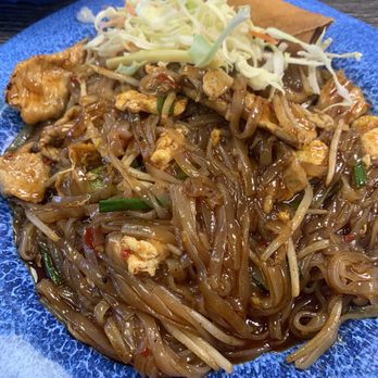 Sriracha Thai Restaurant - Chicken Pad Thai - Thai Near Me - Carson, California