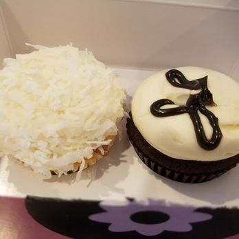 Georgetown Cupcake - Tuesday Specials: coconut and lava fudge - Cupcakes Near Me - Washington, DC, District of Columbia Georgetown Cupcake - Tuesday Specials: coconut and lava fudge - Cupcakes Near Me - Washington, DC, District of Columbia