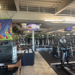 MUV Fitness South Spokane - Main lobby