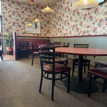 Kar Wah Restaurants - View from cashier area to front of restaurant - Chinese Near Me - Fresno, California