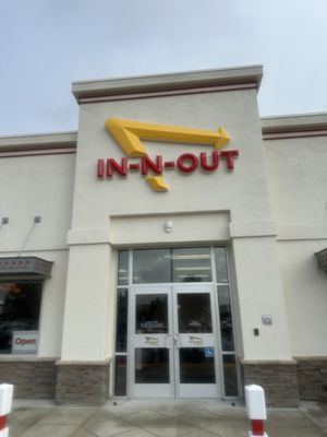 In-N-Out Burger by null