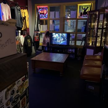 The Heavy Anchor - Cozy area - Dive Bars Near Me - Saint Louis, Missouri The Heavy Anchor - Cozy area - Dive Bars Near Me - Saint Louis, Missouri