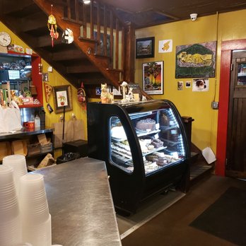 Yellow Dog Eats - The ordering counter on the left - Sandwiches Near Me - Windermere, Florida Yellow Dog Eats - The ordering counter on the left - Sandwiches Near Me - Windermere, Florida