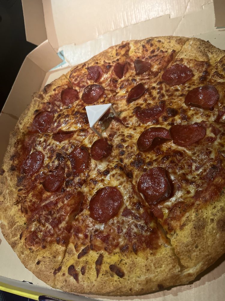 Hungry Howie's Pizza & Subs Logo