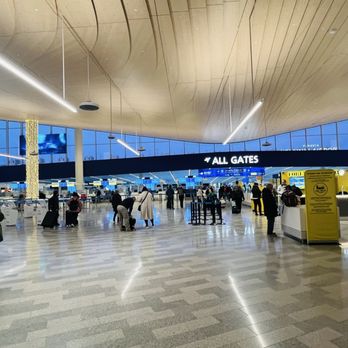 Helsinki-Vantaan Lentoasema - Airports Near Me - Vantaa, 18