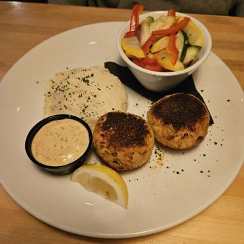 Oceans & Ale - Crab Cake Dinner with mashed potatoes and seasonal veggies. - Seafood Near Me - Williamsburg, Virginia Oceans & Ale - Crab Cake Dinner with mashed potatoes and seasonal veggies. - Seafood Near Me - Williamsburg, Virginia