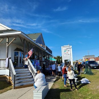 Surfin' Spoon - Outside - Ice Cream & Frozen Yogurt Near Me - Nags Head, North Carolina