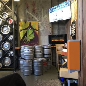 Watershed Pub & Kitchen - Pubs Near Me - Seattle, Washington