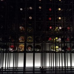 Lazarus - Gran surtido de vinos.