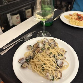 Piacere Molise - Spaghetti allá vongole - Roman Near Me - Rome, RM