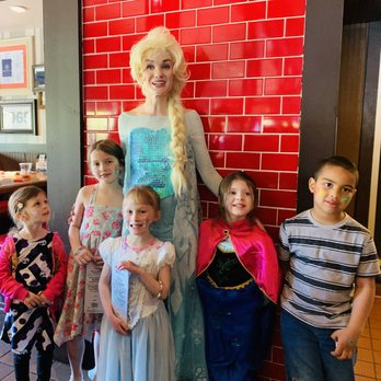 Ice Queen Cosplay Princess Parties - Picture time with Elsa - Party Characters Near Me Ice Queen Cosplay Princess Parties - Picture time with Elsa - Party Characters Near Me