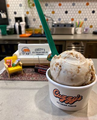 Cuzzy’s Ice Cream Parlor by null