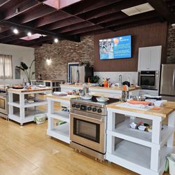 PLAYTE Kitchen - Brunch class kitchen studio setup