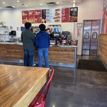 Dave's Hot Chicken - Indoor-where to order, menu - Chicken Shop Near Me - Gainesville, Florida