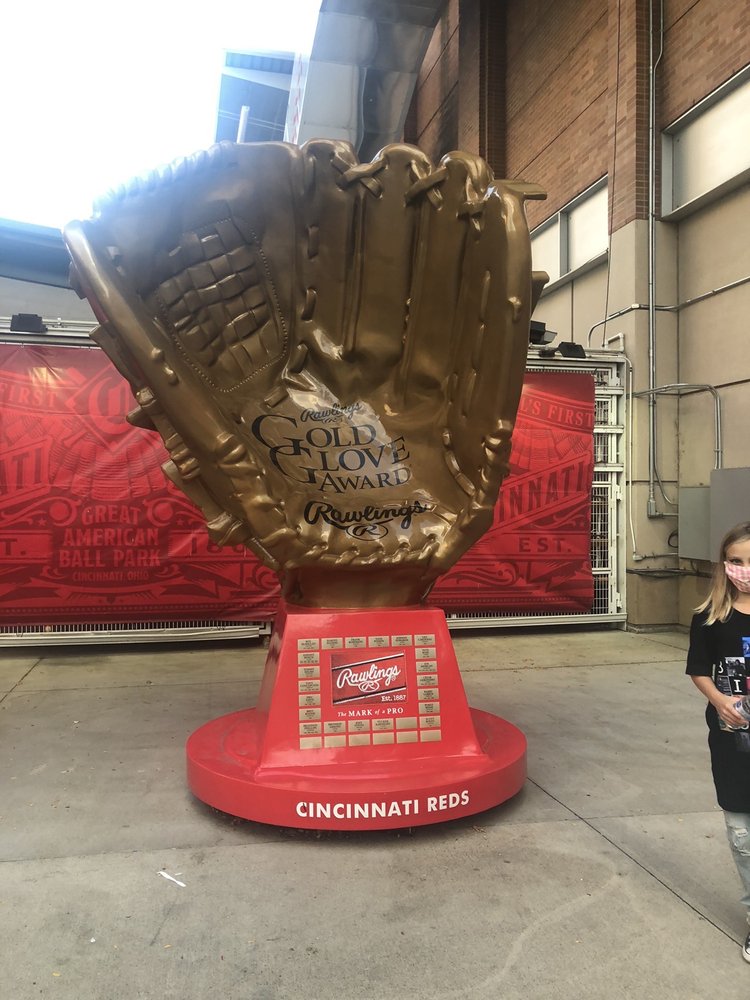 REDS RAWLINGS GOLD GLOVE WINNERS STATUE 100 Joe Nuxhall Way