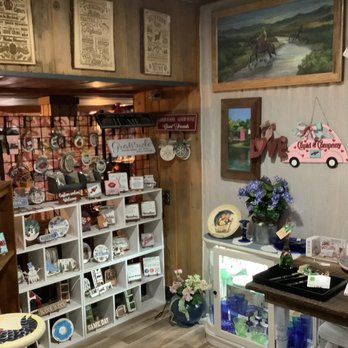 Red Roof Station - Crafty vendors - American Near Me - Eagle, Wisconsin
