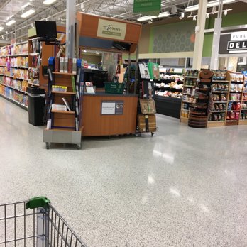 Publix Store Markets - a shopping cart in the foreground - Grocery Near Me - Bessemer, Alabama Publix Store Markets - a shopping cart in the foreground - Grocery Near Me - Bessemer, Alabama