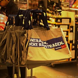 Karstadt sports - Mach dir die Tasche voll! Indoor shoping Taschen bei Karstadt Sports.