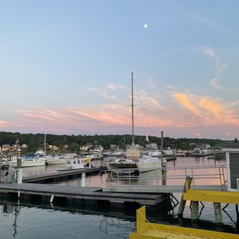 Fair Haven Oyster - Sunset view. - Seafood Near Me - New Haven, Connecticut