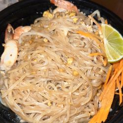 Red Basil - Shrimp Pad Thai