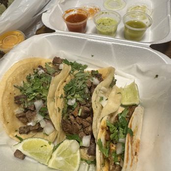 Los Comparres - Food Trucks Near Me - Tampa, Florida