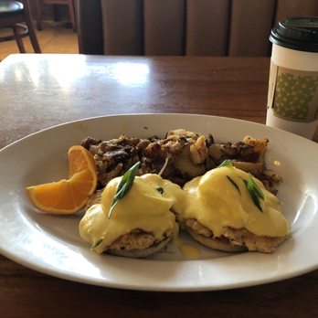 Honey's Bistro - Crab Benedict and Mexican Hot Chocolate - Breakfast & Brunch Near Me - Encinitas, California