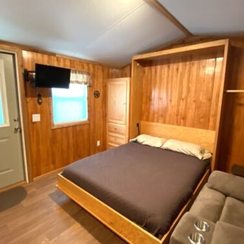 Woody's Rv Resort - Murphy bed deployed - RV Parks Near Me - Sebring, Florida
