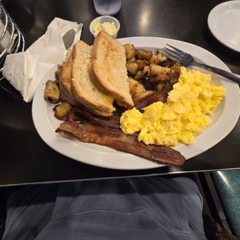 Lumpy's Diner - Eggs and Bacon with Homestyle potatoes - Breakfast & Brunch Near Me - Pittsburg, California Lumpy's Diner - Eggs and Bacon with Homestyle potatoes - Breakfast & Brunch Near Me - Pittsburg, California