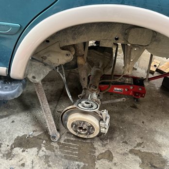 A&M Mobile Repair - Broken / rotted trailing arms and coil spring - Commercial Truck Repair Near Me