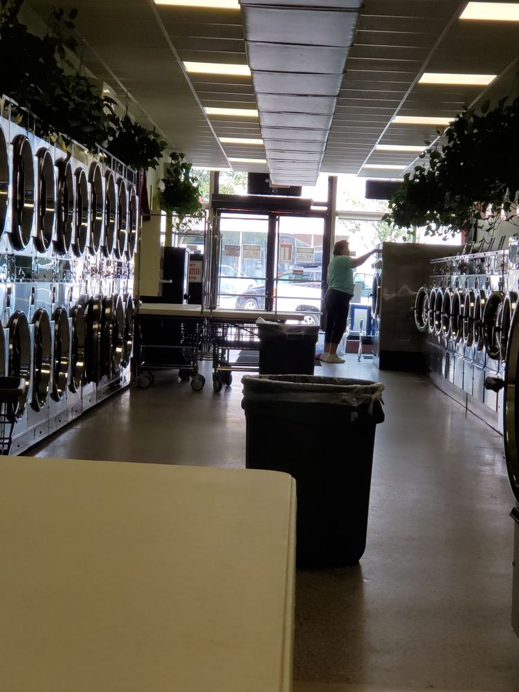 BROADWAY LAUNDROMAT Updated September 2024 34 Photos 602 Broadway
