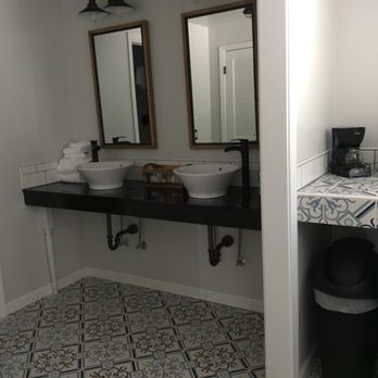 The Rigdon House - Renovated bathroom - Hotels Near Me - Cambria, California The Rigdon House - Renovated bathroom - Hotels Near Me - Cambria, California