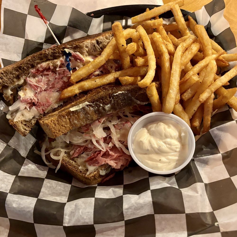 5th Street Pub - Ruben sandwich - Pizza Near Me - Perrysburg, Ohio 5th Street Pub - Ruben sandwich - Pizza Near Me - Perrysburg, Ohio