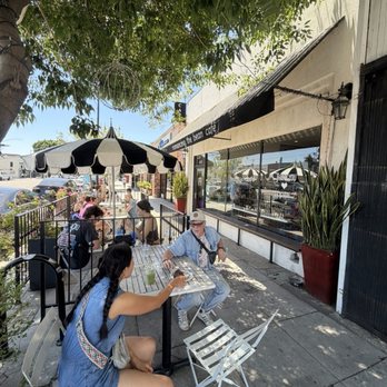 Romancing the Bean Cafe - Outdoor seating - Coffee & Tea Near Me - Burbank, California