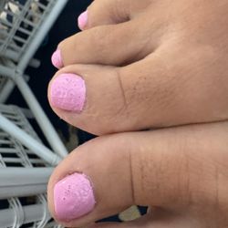 Nails 4 U - Bubbly pedicure that didn't dry correctly.