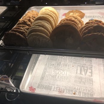 Fuddruckers - cookies - American Near Me - Norfolk, Virginia