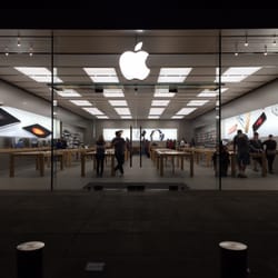 Apple Station Park - Huge store with very nice, knowledgable people