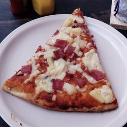 La Escalera - Rebana de pizza Hawaiana, se ve bien y sabe mejor.