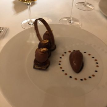 Le Chantecler - 7th course: Chocolate, caramel, and peanuts - French Near Me - Nice, 06
