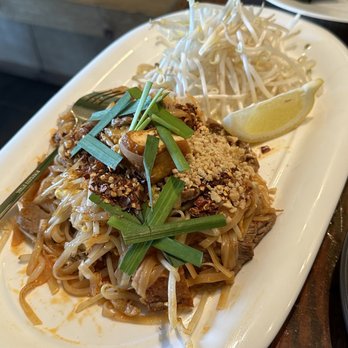Golden Spoon - Spicy Pad Thai with beef - Thai Near Me - Manteca, California