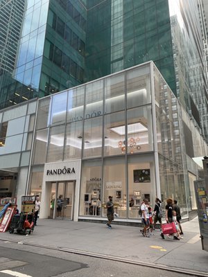 Salesforce Tower by null