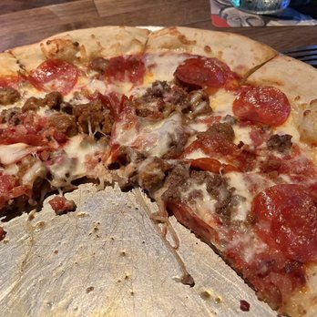 Yard House - Meat pizzan - New American Near Me - Honolulu, Hawaii Yard House - Meat pizzan - New American Near Me - Honolulu, Hawaii