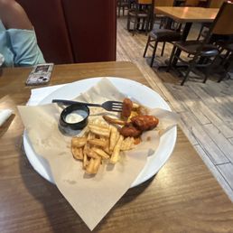 My order they got wrong I asked for extra wings and I only got 3 wings. They have some of the worst waiters that don't listen.