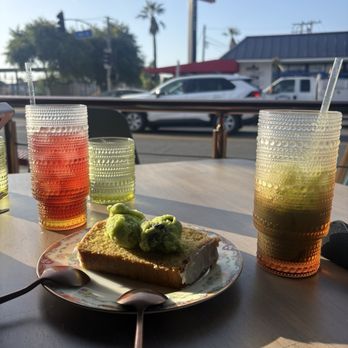 Mangiafoglie - Hibiscus Tea, Matcha Latte, Lemon Pound Cake with pistachio Scoop ice cream - Pizza Near Me - Long Beach, California