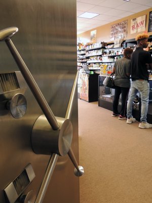 UP-N-SMOKE - Updated May 2026 - 3337 Newburg Rd, Louisville, Kentucky -  Tobacco Shops - Phone Number