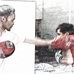 Raktan Muay Thai - Working on mitts