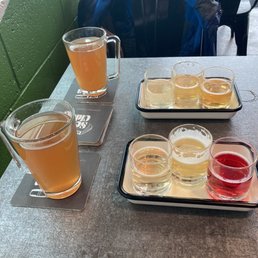 Mulled cider, 2 flights of cider (fruity in front, funky in the back) Mulled cider, 2 flights of cider (fruity in front, funky in the back)