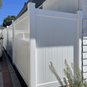 Ergeon - Vinyl White Fence - Fences & Gates Near Me - Los Angeles, California
