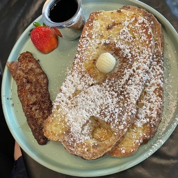 Winna’s Kitchen - French toast and sausage - Breakfast & Brunch Near Me - Myrtle Beach, South Carolina