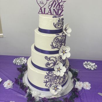 Annie Cakes - Custom Wedding cakes - Cupcakes Near Me - West Branch, Michigan Annie Cakes - Custom Wedding cakes - Cupcakes Near Me - West Branch, Michigan
