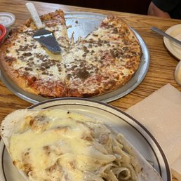 Fettuccine Alfredo- Hamburger Pizza Fettuccine Alfredo- Hamburger Pizza